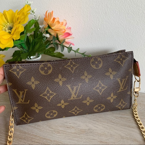Authentic Louis Vuitton pouch crossbody ❤️ - Picture 5 of 10